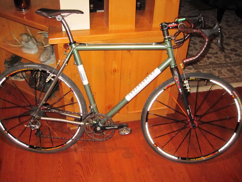 Dolorey Green with Freshwater Pearl Ti Planet Cross